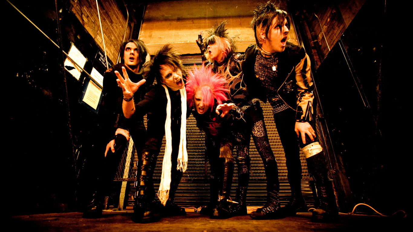 Stars Who Rock Goth and Punk: The Fashion Trendsetters – Morbid Rags