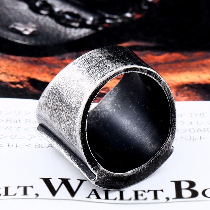 Draven Triangle Ring Back - Morbid Rags