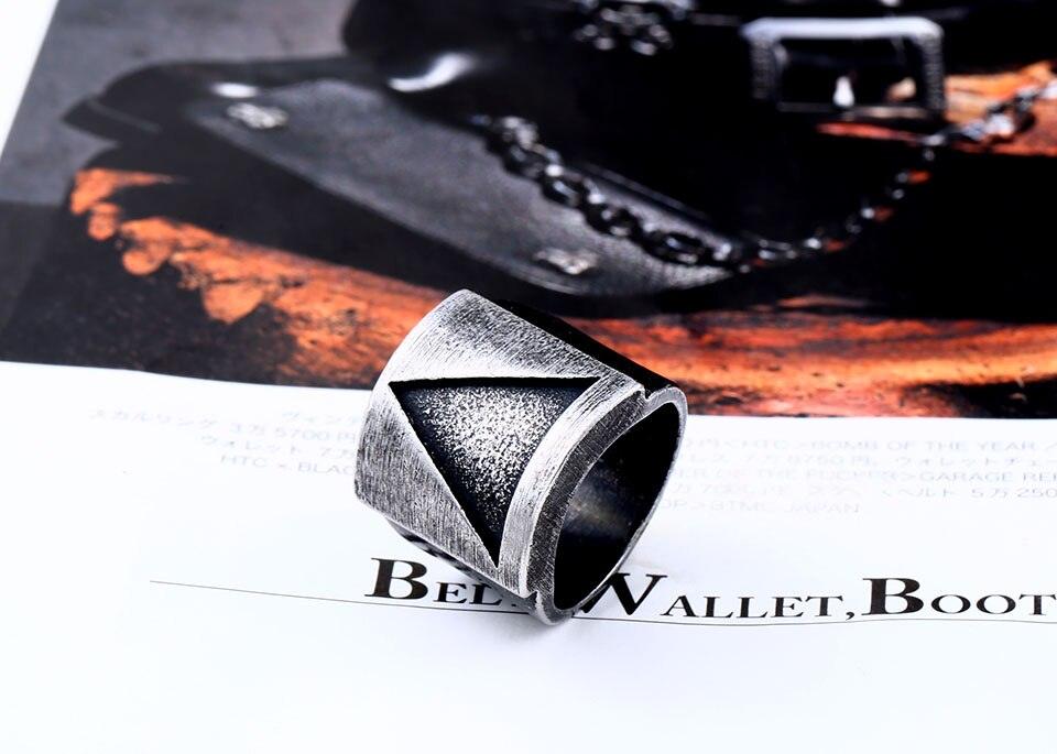 Draven Triangle Ring Front - Morbid Rags