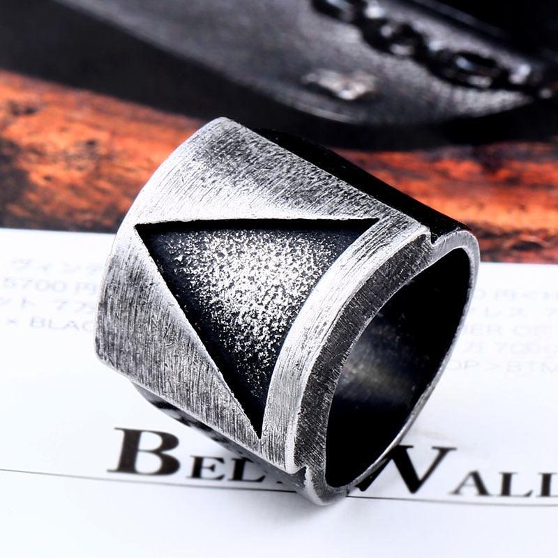 Draven Triangle Ring Front - Morbid Rags 2