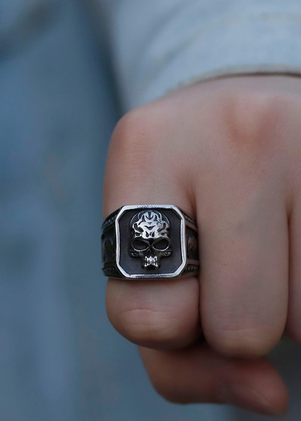 Valerius Skull Ring | Morbid Rags
