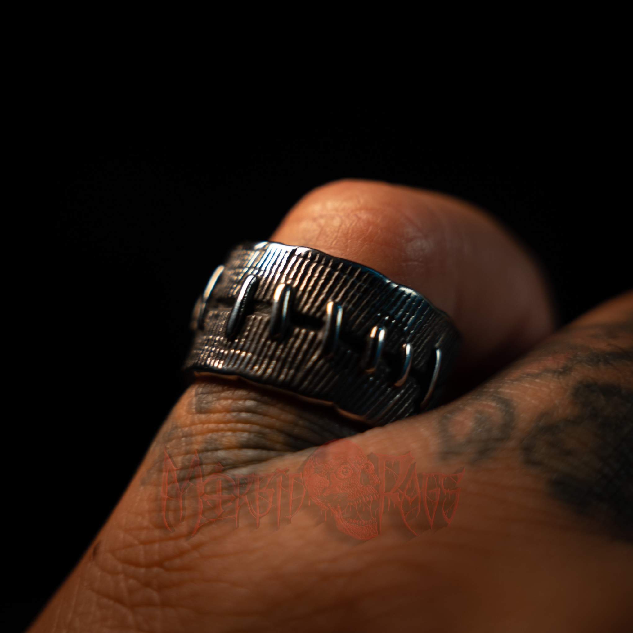 Warrick Stitches Ring Side